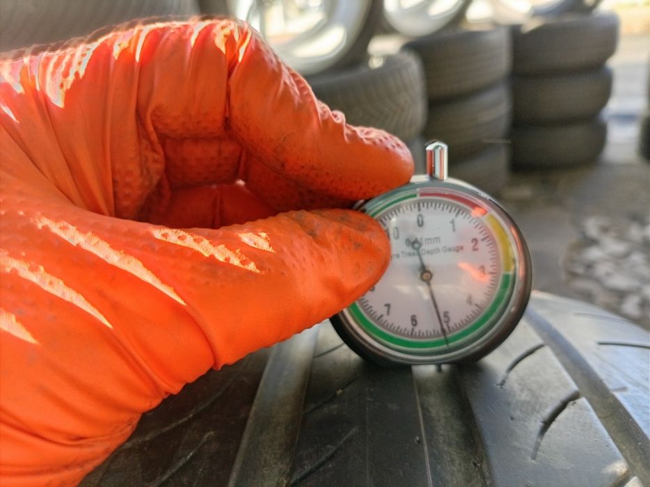 Гуми 225/55/17 2бр.Пирели 23г.