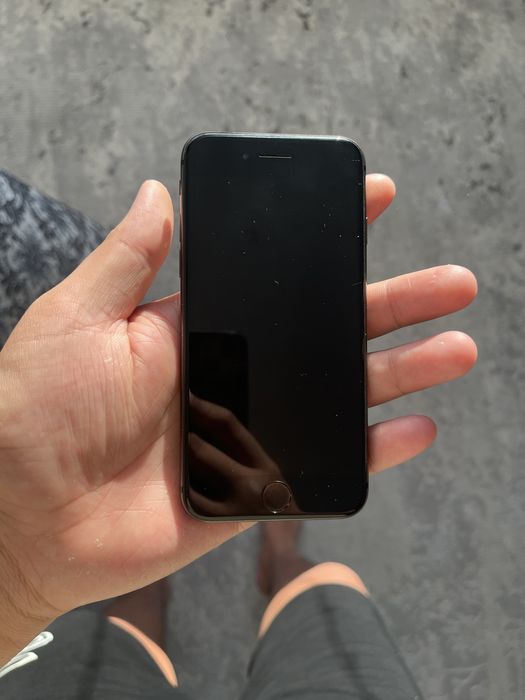 Продаю iphone 8/64гб