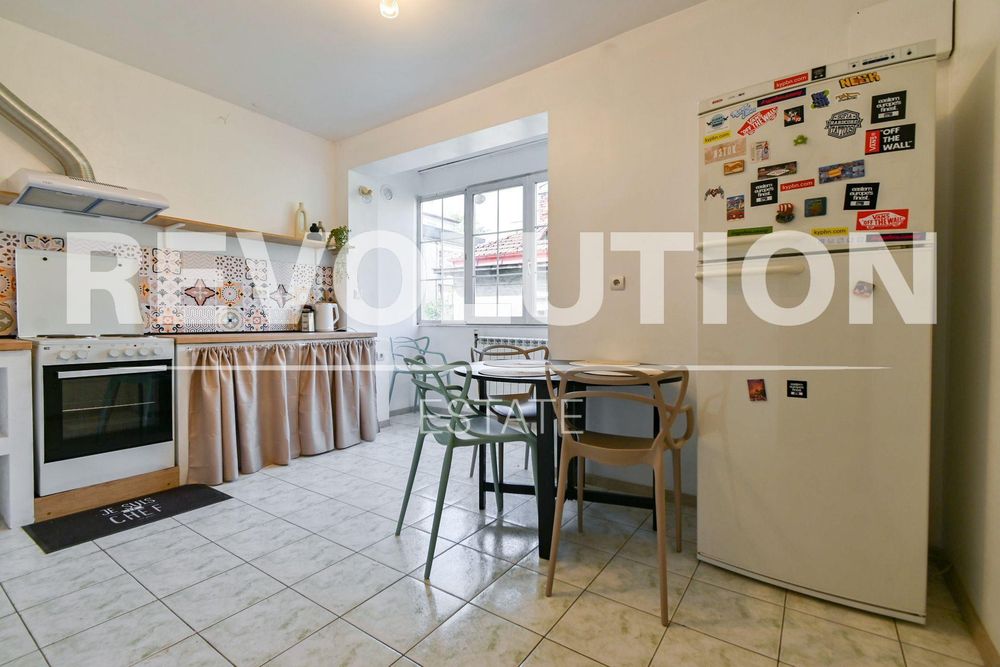 Дава се под наем Четиристаен апартамент в София, Център - 150 кв.м за 1250 € - Снимка #1
