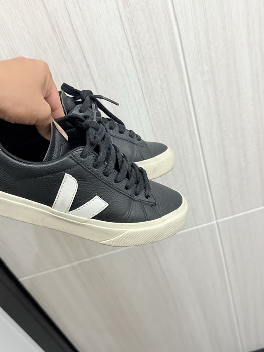 Продам кожаные кеды veja