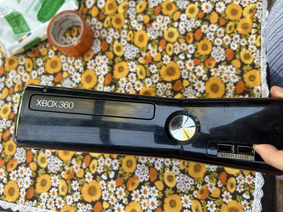 Xbox 360 S 250 GB + 2 controllere