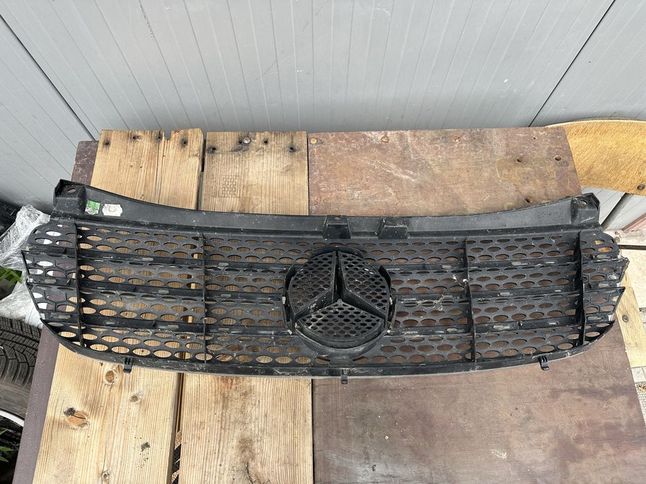 Mercedes Viano предна решетка