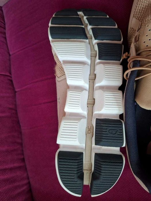 Adidasi alergare On Running Cloud Swiss Engineering marimea 43 zero km