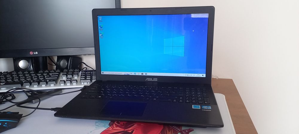 Ноутбук ASUS в хорошем состоянии
