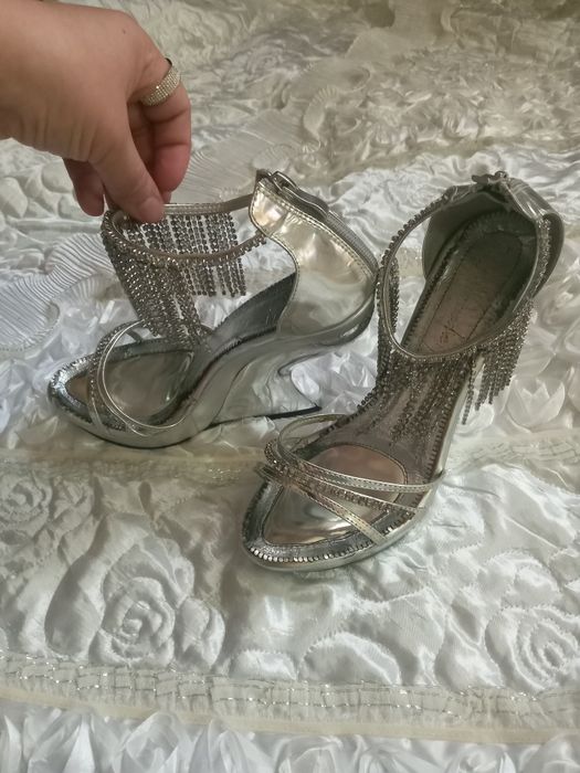 Обувь 39 размер  ..