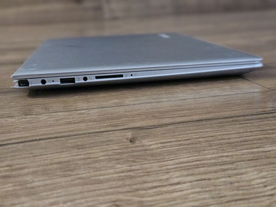 Laptop GAMING  Lenovo Intel i7 7th 8GB DDR4 SSD 256GB 2 placi video AMD R7  14 inch fullhd  taste iluminate  sunet Harman