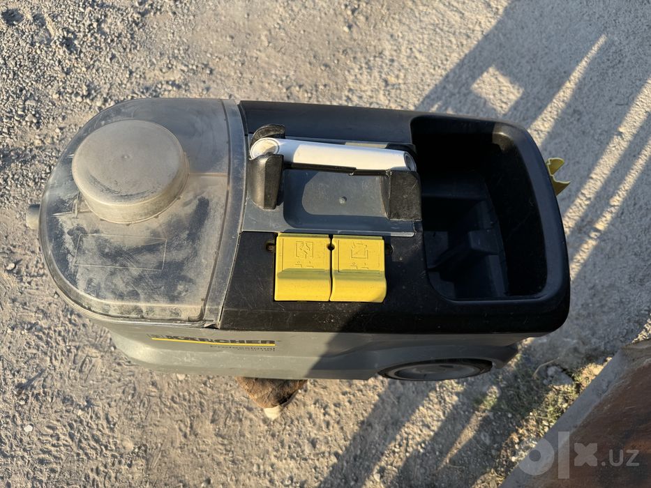* Karcher PUZZI 10/1 на запчасти или под восстоновление