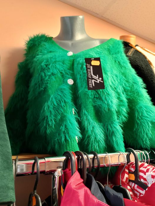 Дамски блузи от магазин за дрехи