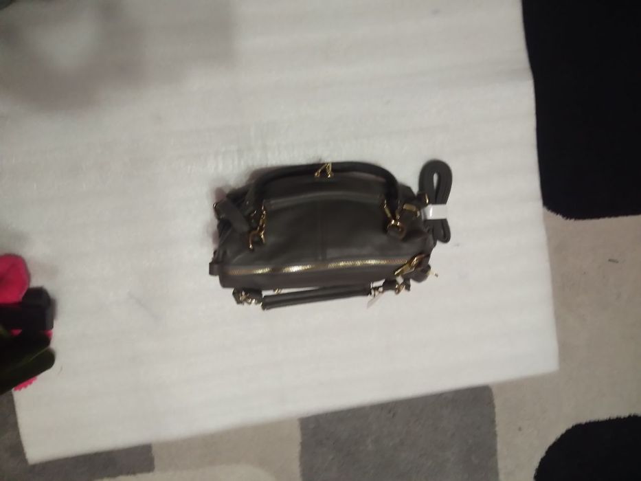 Новая сумка очень красивая большая чистая кожа