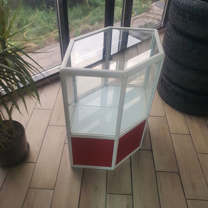 Продам заводскую витрину .