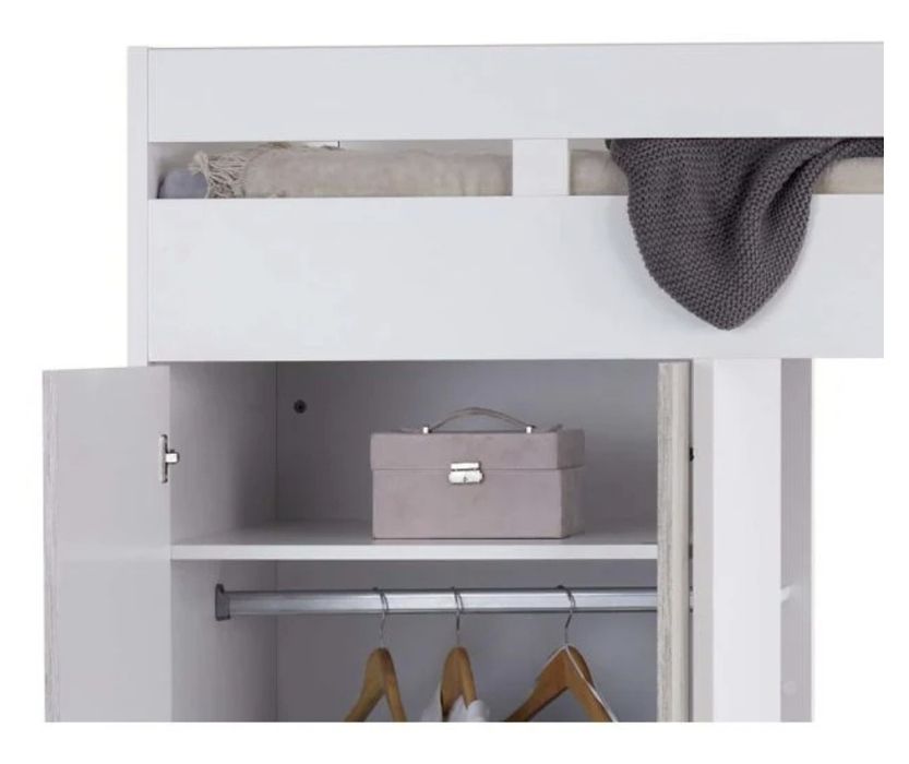 Продавам двуетажно легло