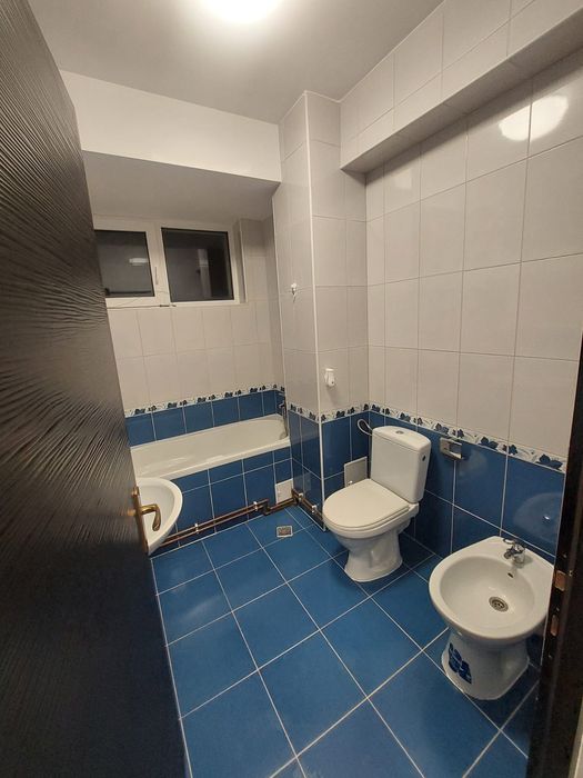 Apartament+două garaje de vanzare