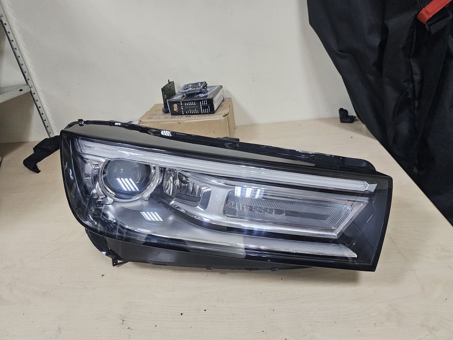 Американски десен фар Audi Q5 usa far ауди кю5