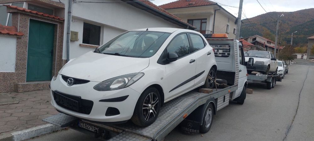 Мазда 2 цвят бяла перла / Mazda 2