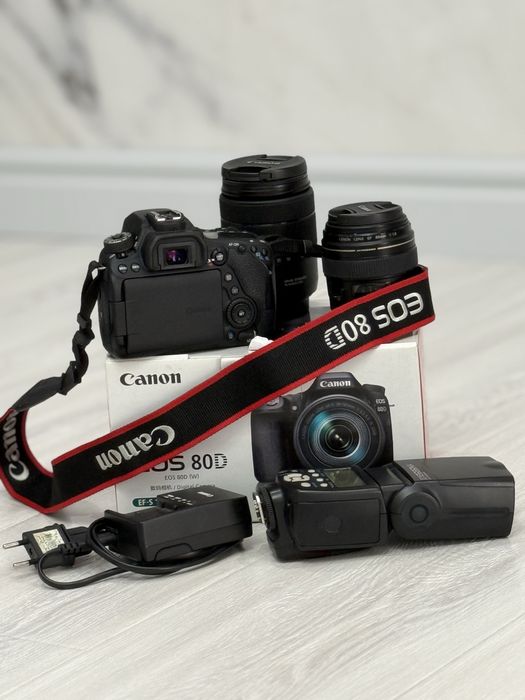 Продаю свой фотоаппарат Cannon 80D и два обьектива