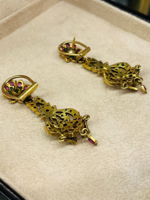 Обеци жълто злато, рубини, брилянти и изумруди