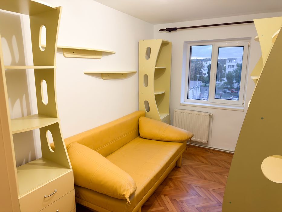 Apartament 3 camere decomandate, etaj 3/4