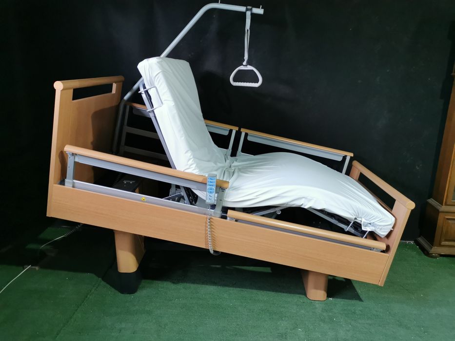 Електрическо болнично легло