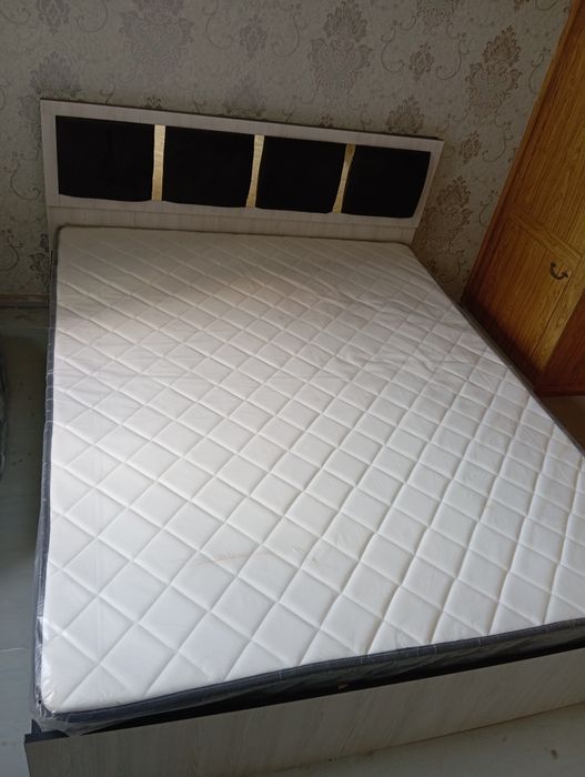 двух спальная кровать бу с матрасом