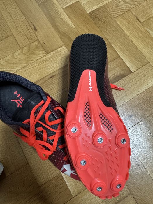 Шпайкове Under Armour