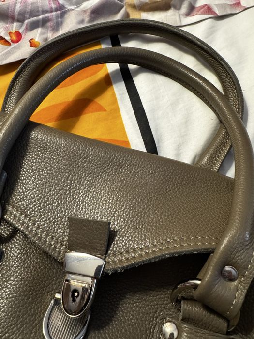 Vand geanta piele naturala noua