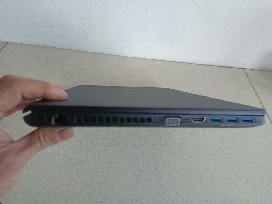 Laptop Fujitsu A557 display 15,6 FHd I5-7200u ram 8 ddr4 SSD 256g Baterie 2:30H