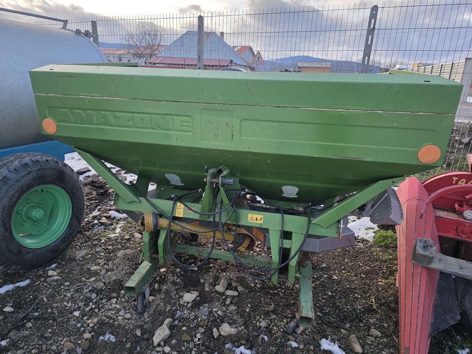 Distribuitor ingrasaminte Con azot Mig  azotiera MA azot Amazone 25002