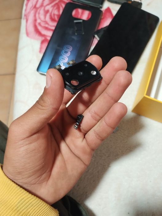 Vand sau schimb poco x3 pro fara placa de baza