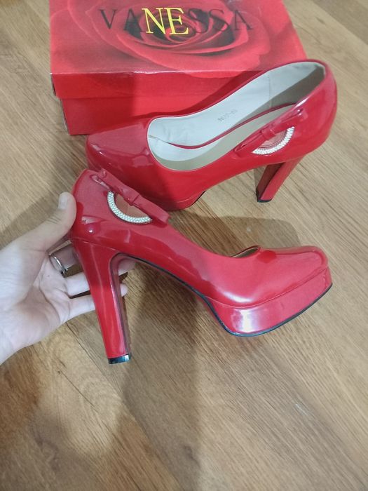 Kate Jones pornosini onlayn tomosha qiling