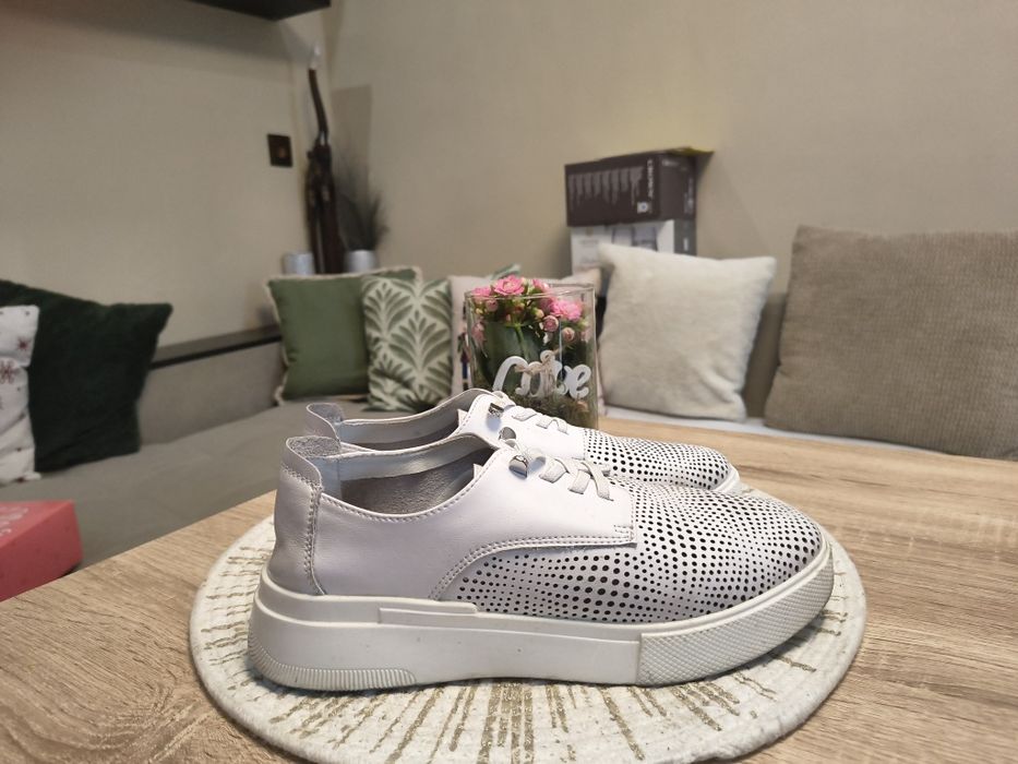 Дамски спортни обувки естествена кожа