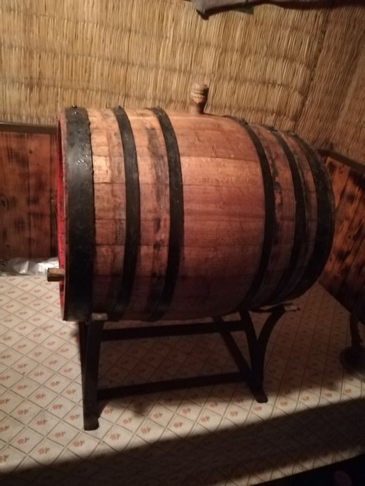 Продавам бурета от дърво и неръждавейка