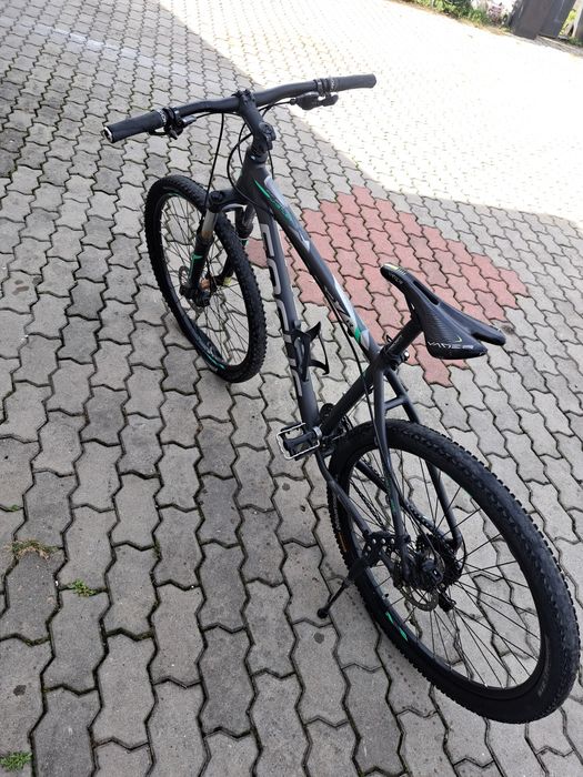 Vând bicicleta focus whistler sport series