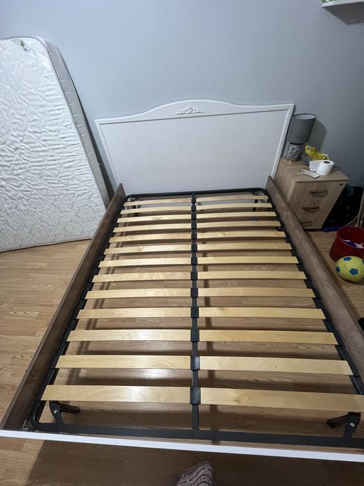 Кровать двуспальная