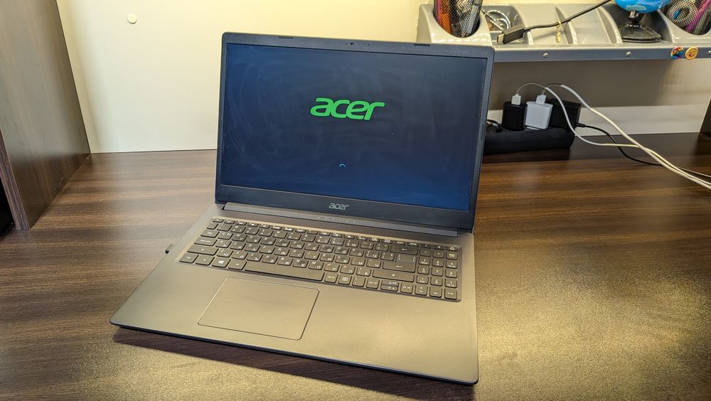 Acer Aspire 15 inch OM Window