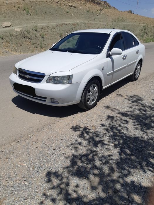 Ласетти 1.8 сотилади