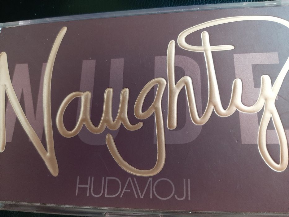 Kiss kylie , Naughty