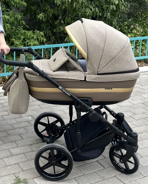 Продается коляска Adamex Rimini 2 в 1