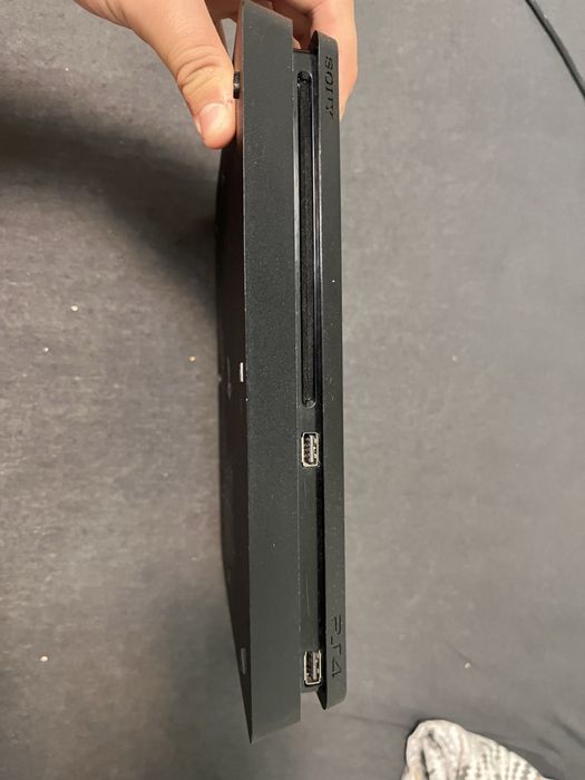 Playstation 4 500гб перфектен