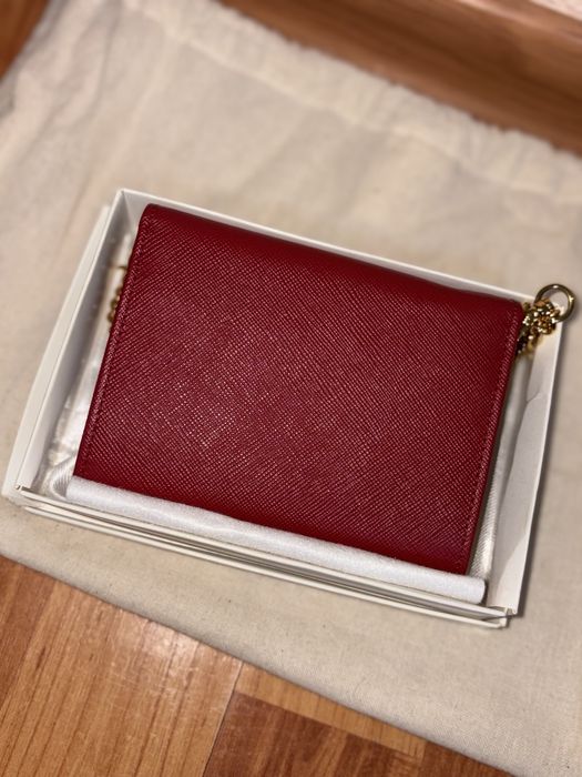 Portofel Prada cu strap pentru incheietura