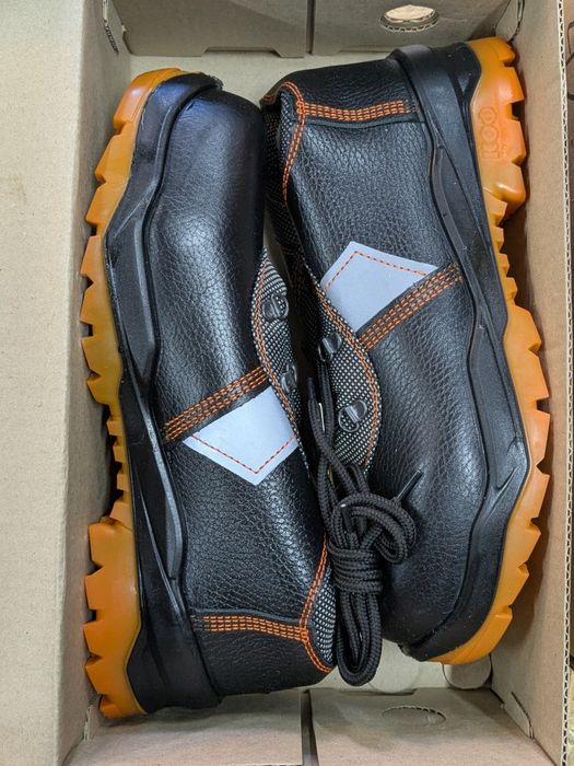 Продам новые зимние ботинки 42р