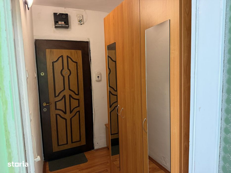 garsoniera bd victoriei sub arini  et 2 aproape de facultate