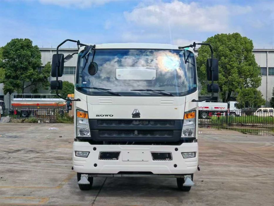 HOWO 4x2 6 куба Водовоз. Новый. с НДС