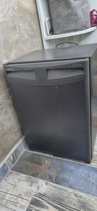 Мини бар малък хладилник electrolux