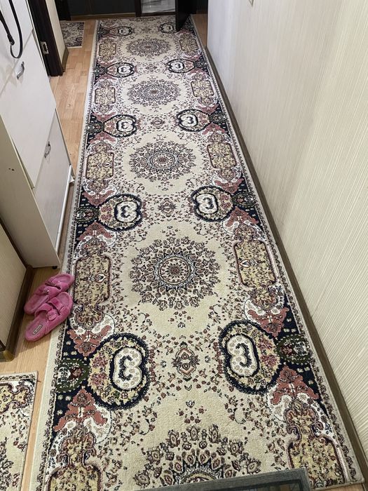 дорожки продается. подходит на коридор, спальню или на балкон