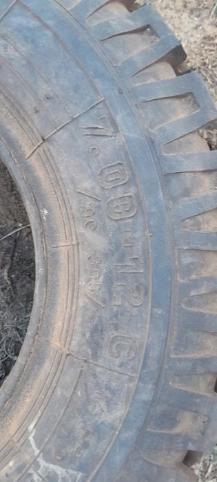 Две покрышки новые