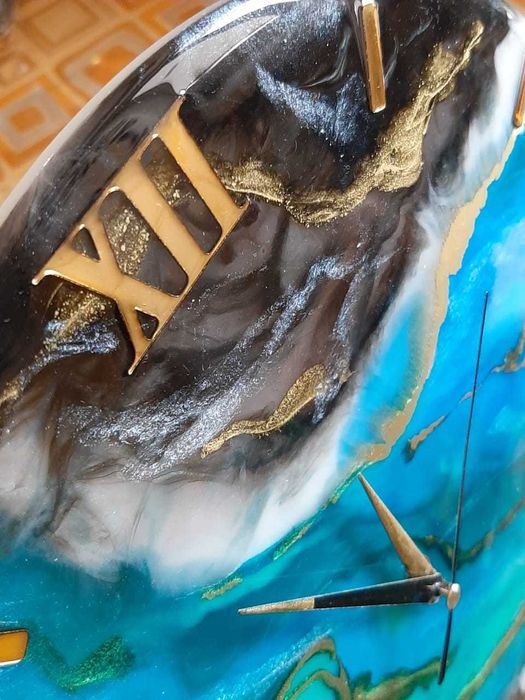 Часы из эпоксидной смолы