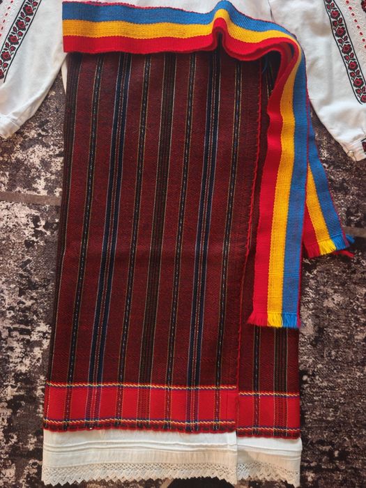 Costum popular Moldovenesc