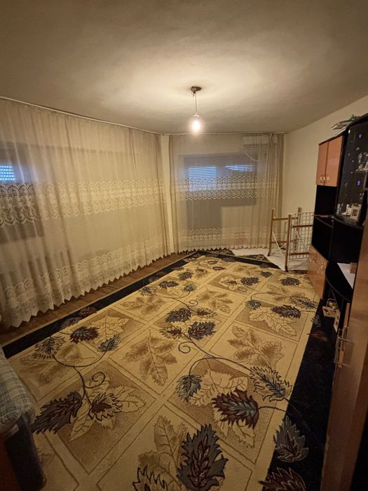Închiriez apartament