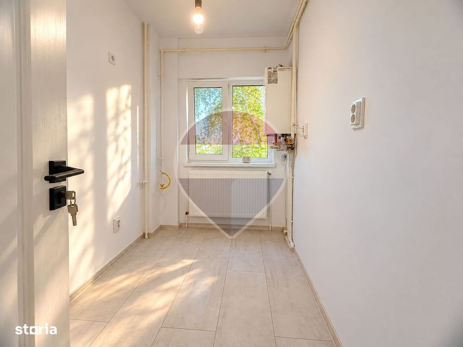 Garsonieră decomandată, cu balcon | 28 mp utili Zona Mioriței, Bacău
