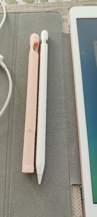 Vând iPad (generația 7) 128 GB, Apple pen+husa IBlason